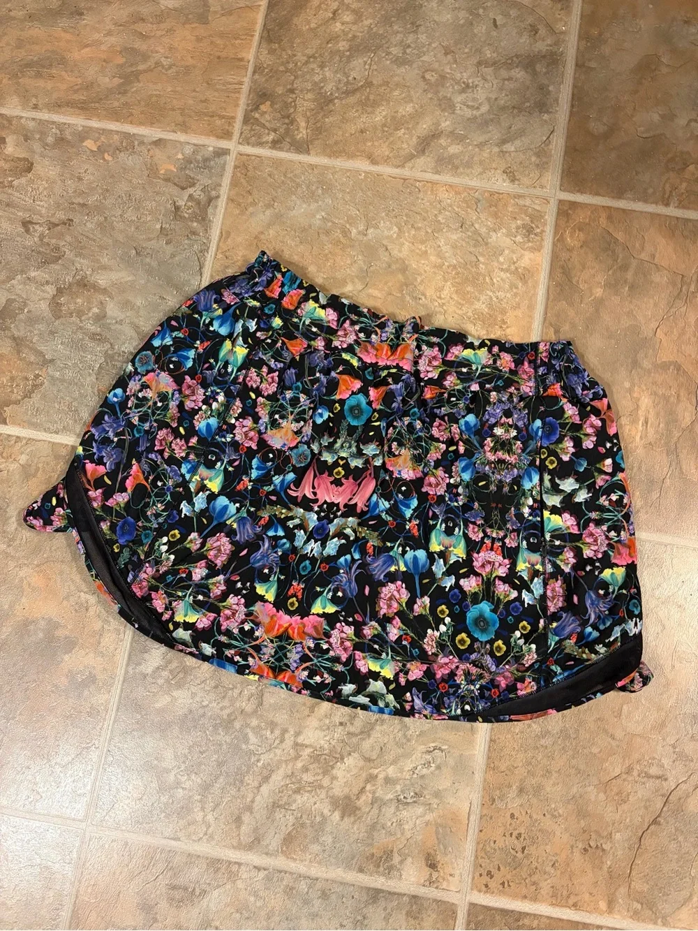 LULULEMON Hotty Hot High Rise Skirt Women’s 12 Flowerscope Black Tennis Golf